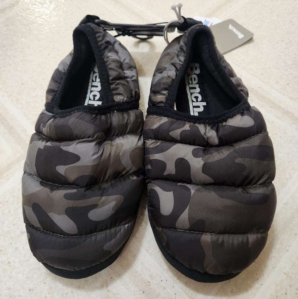 Bench puffy slippers